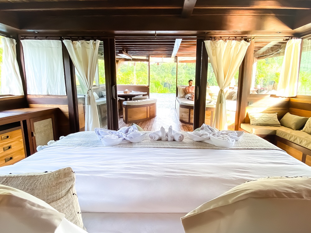 Outdoor dining area aboard Senja Yacht